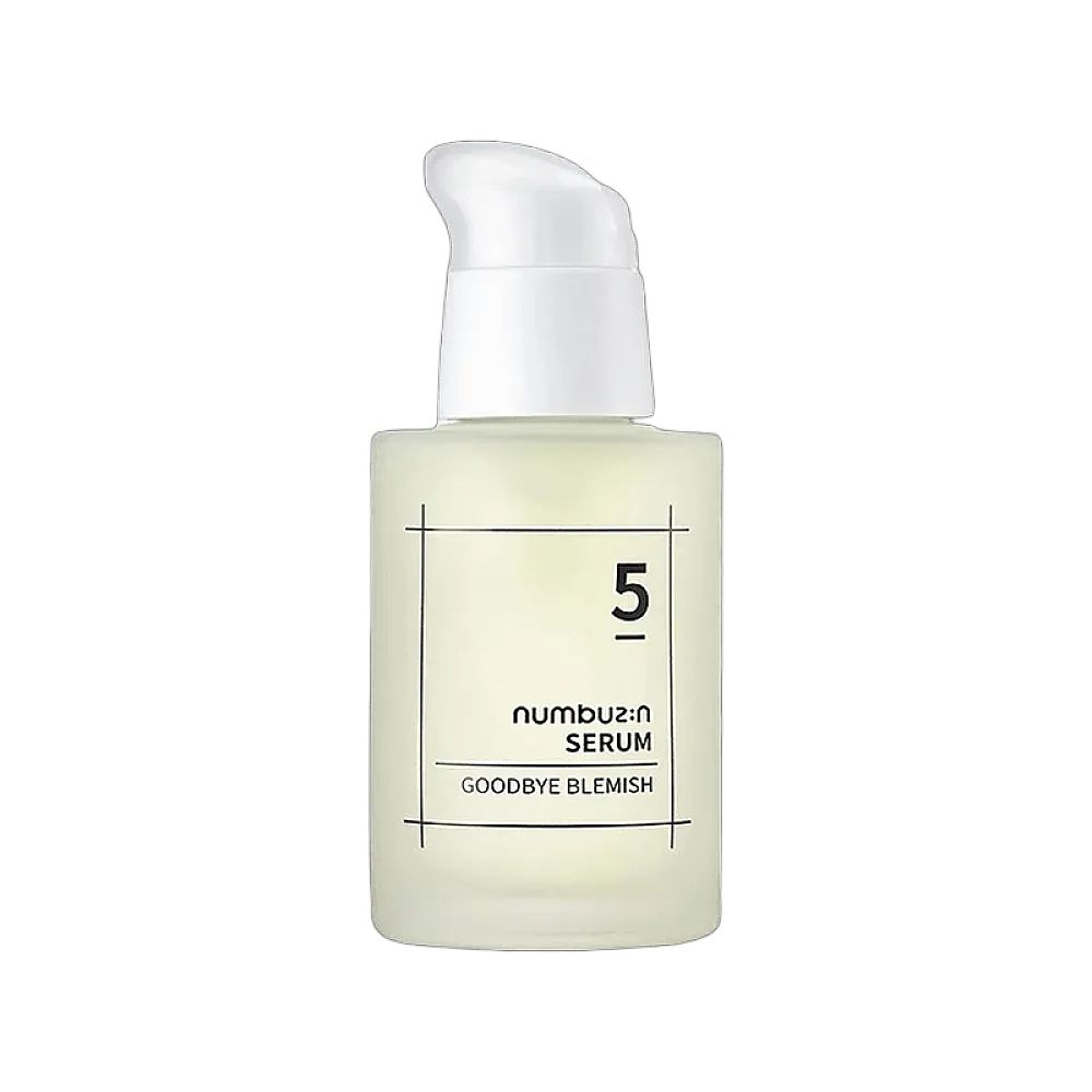 Serumflasche mit Aufschrift: 5, numbuz:n SERUM, GOODBYE BLEMISH. Weißer Hintergrund mit schwarzem Rahmen.