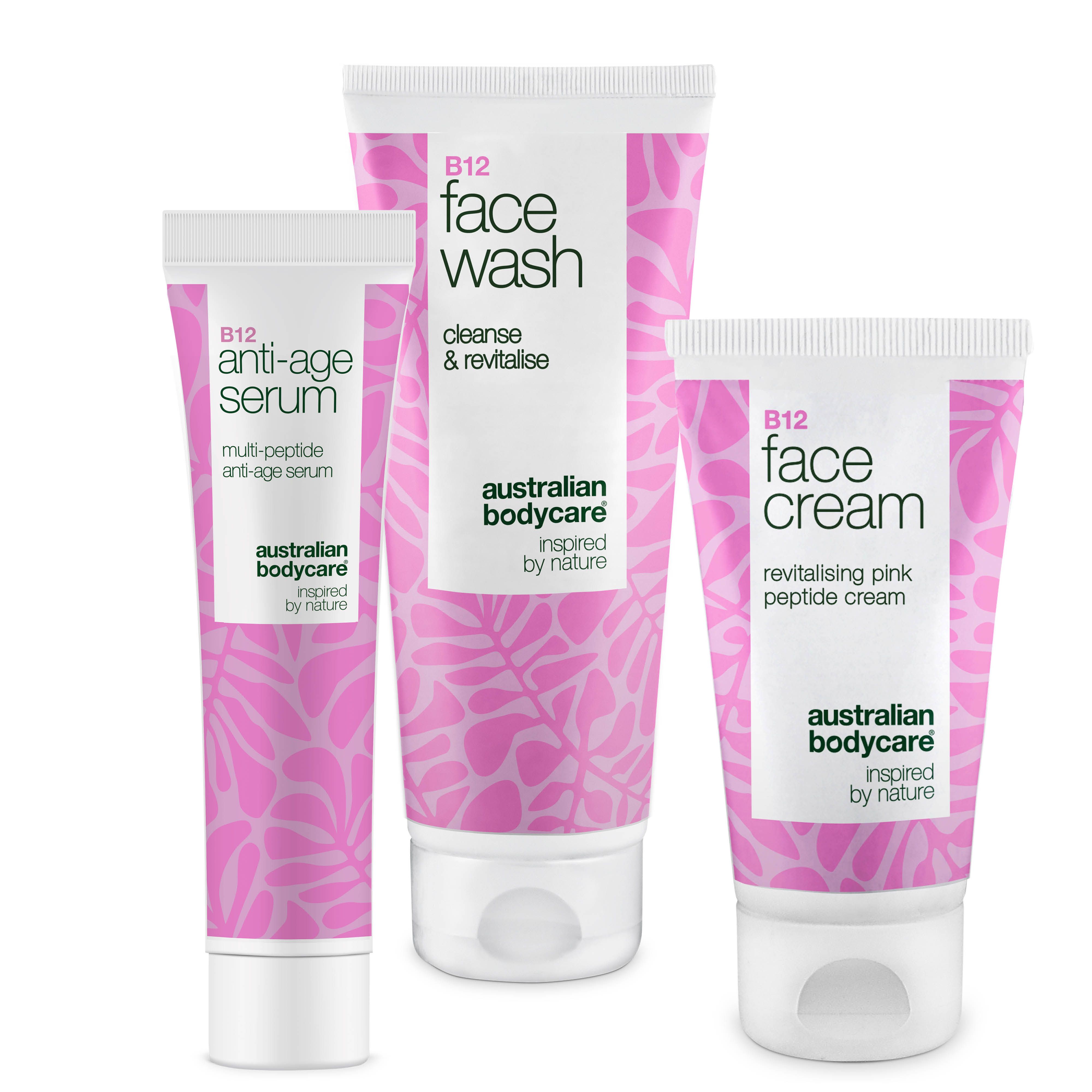 Drei Tuben, rosa und weiß, mit Text. Face Wash, Face Cream und Anti-Age Serum. Marke: Australian Bodycare.