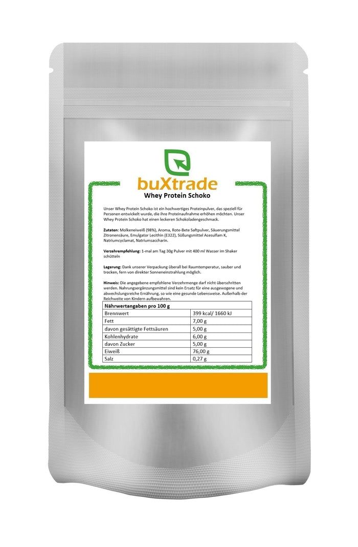 Beutel mit buXtrade Whey Protein Schoko. Aufdruck mit Nährwertangaben. Grün umrandetes Etikett mit Produktinformationen.