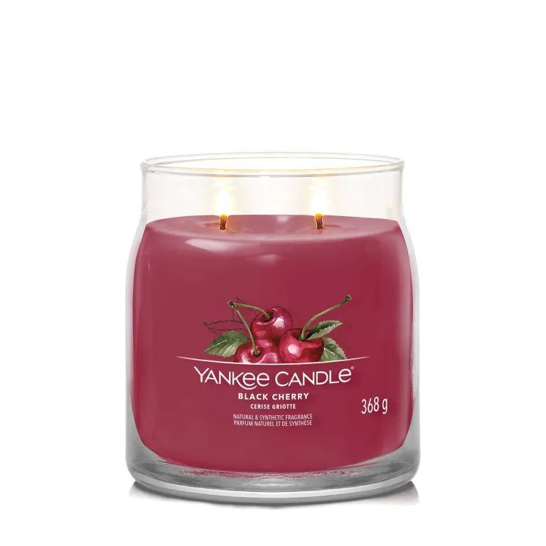 Rote Duftkerze im Glas. Kirsch-Etikett, 368g. Zwei Dochte. Yankee Candle Black Cherry.
