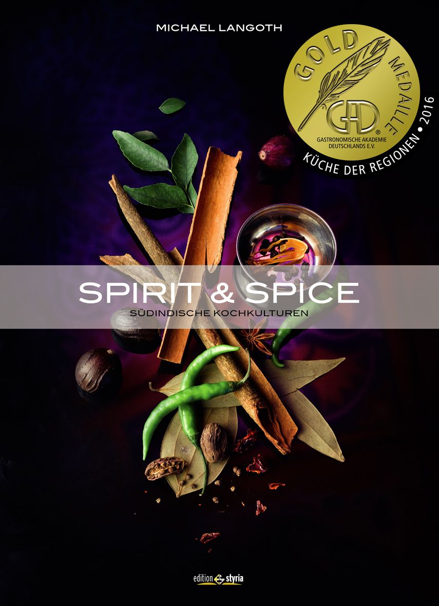 Buchcover mit Titel "Spirit & Spice". Goldmedaille der Gastronomischen Akademie Deutschlands. Gewürze und Zutaten.