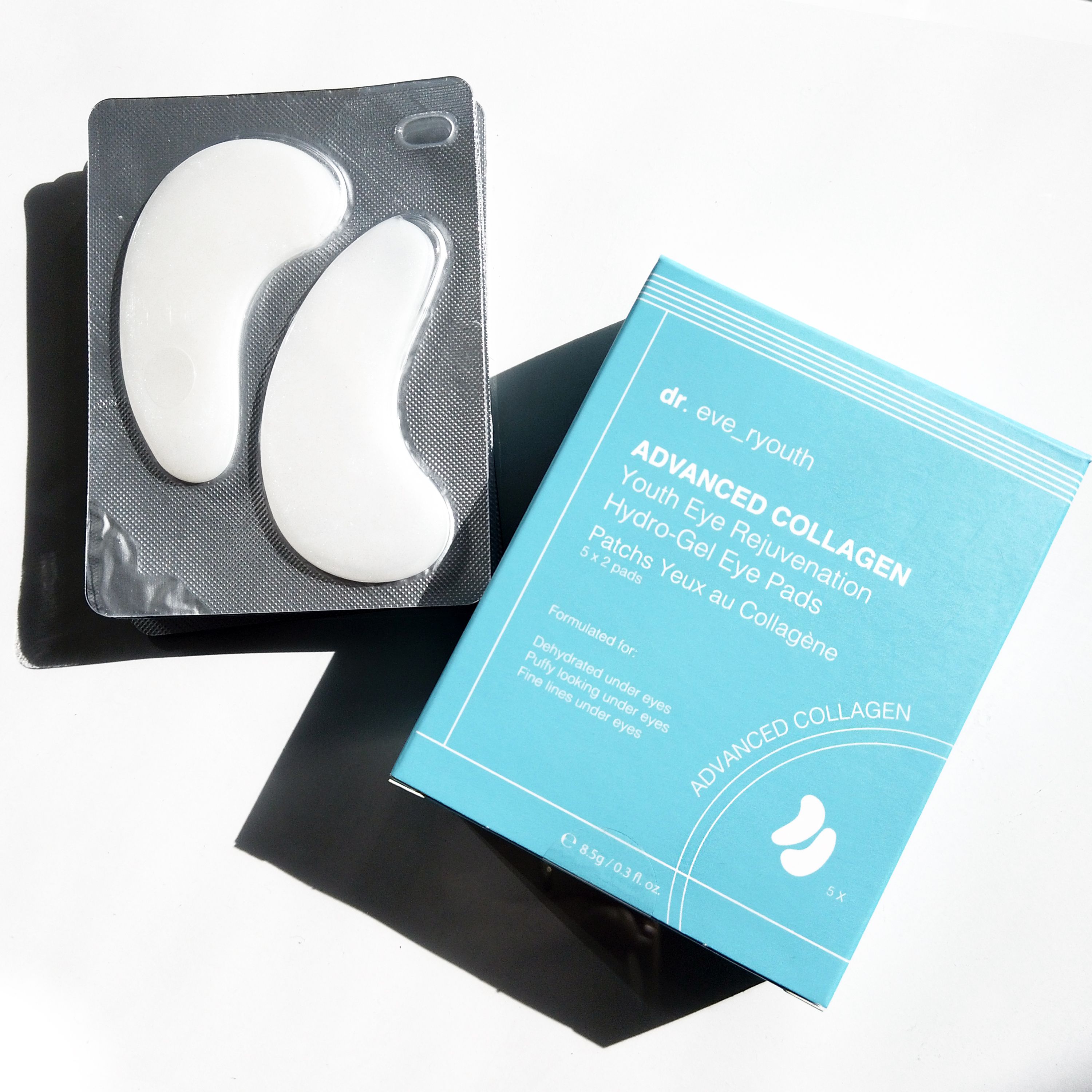 Zwei Augenpads in einer Verpackung, daneben eine Schachtel. Aufschrift: Dr. Eve_Ryouth, Advanced Collagen, Hydro-Gel Eye Pads.