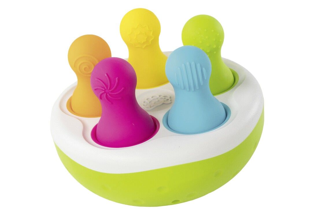 Grünes, ovales Spielzeug mit fünf farbigen Stiften. Oberseite weiß, Unterseite grün. Stifte: orange, gelb, grün, pink, blau.