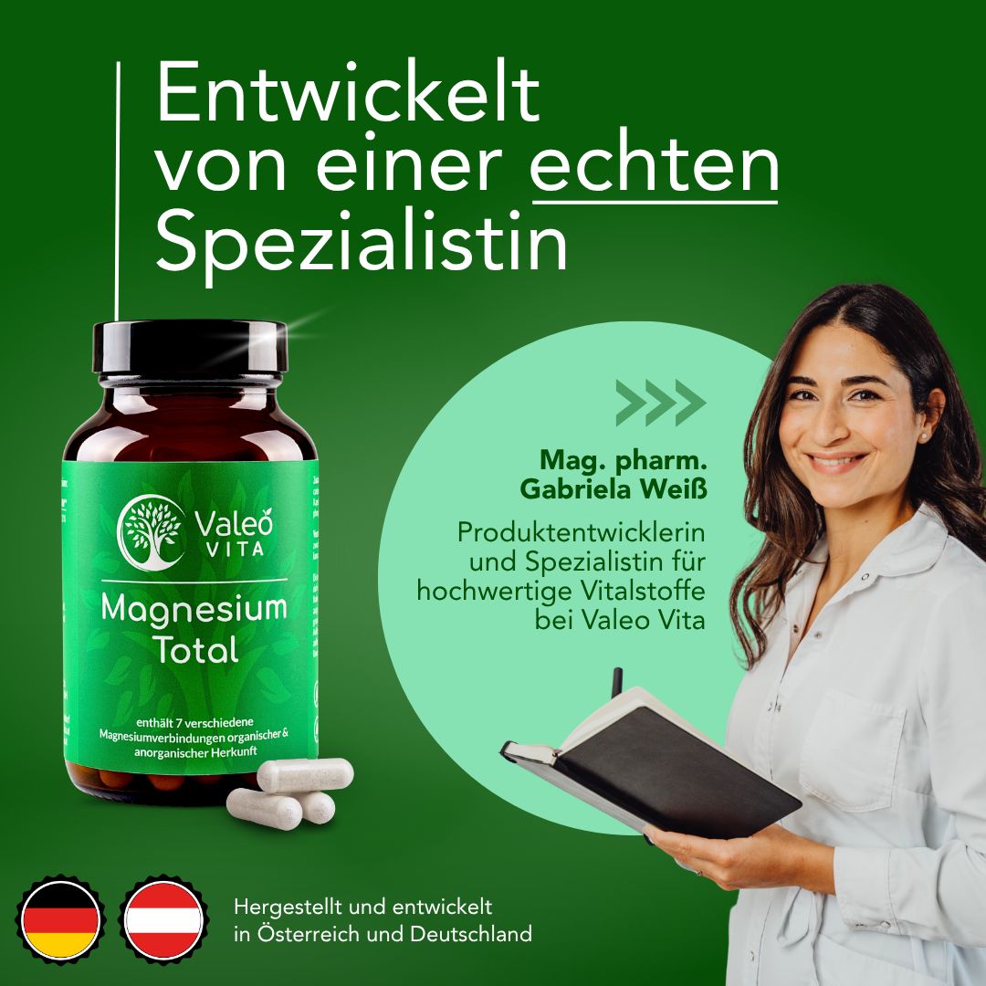 Produktflasche Valeo Vita Magnesium Total neben Tabletten. Frau mit Notizbuch. Text: Entwickelt von einer Spezialistin.