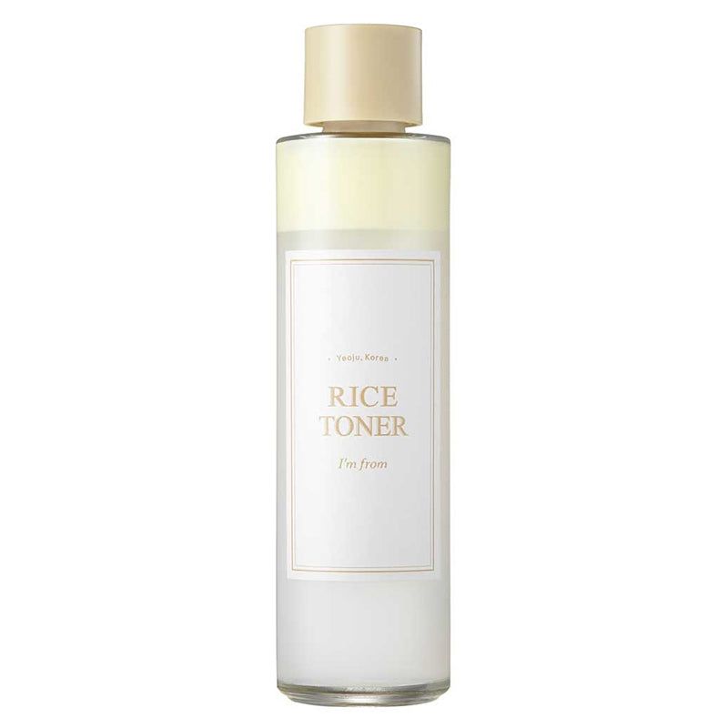 Klarflüssiger Toner in einer zylindrischen Flasche mit beigem Deckel. Auf dem Etikett steht "RICE TONER" und "I'm from".