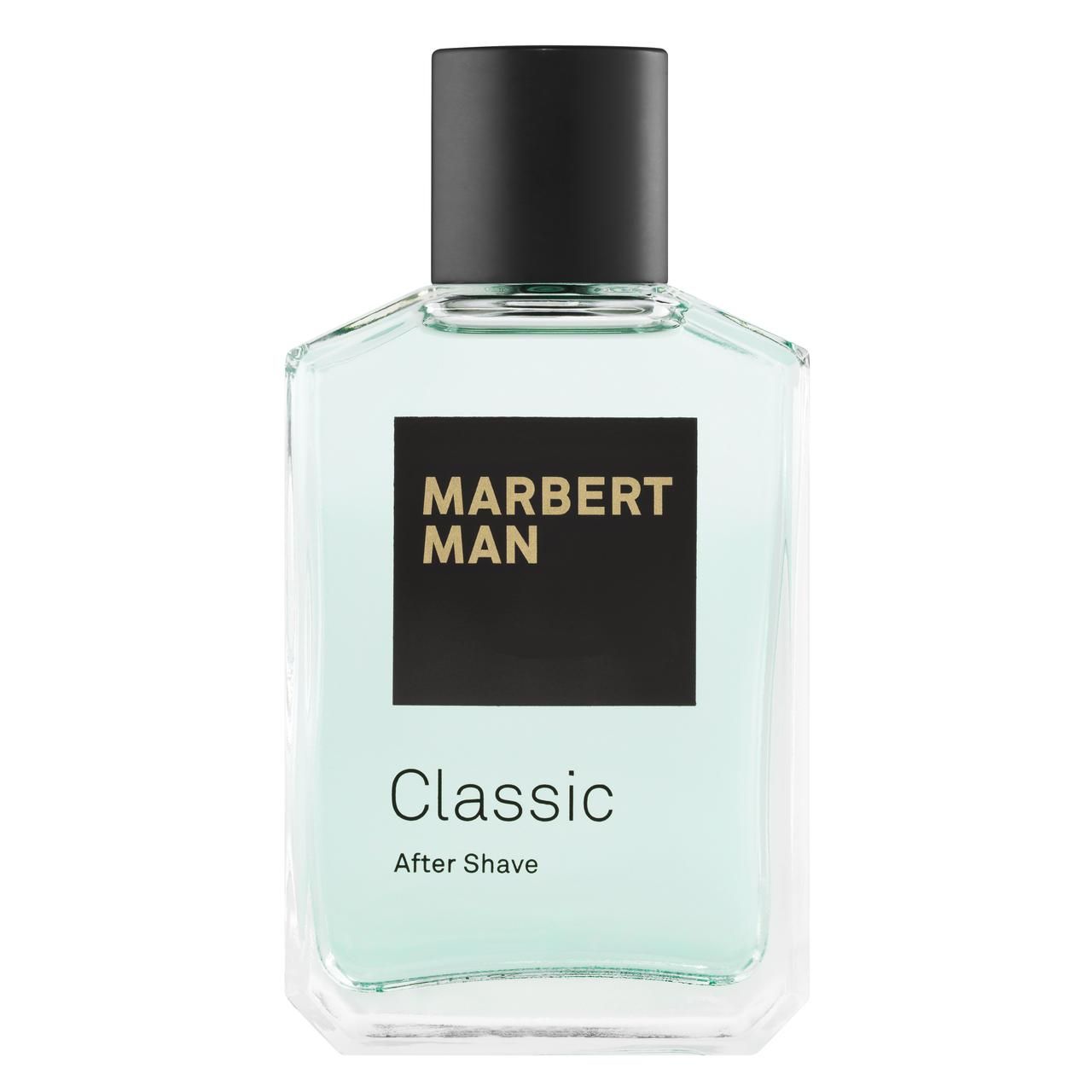 Klassisches After Shave in einer transparenten Glasflasche mit schwarzem Verschluss. Schwarzes Etikett mit weißer Schrift: MARBERT MAN, Classic, After Shave.