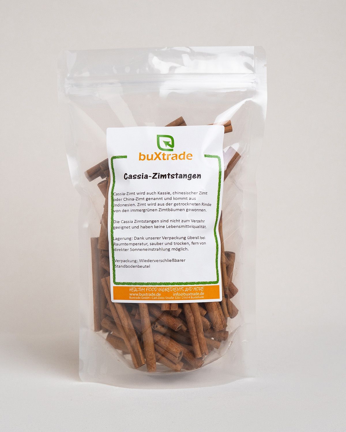 Ein Beutel mit Cassia-Zimtstangen von buxtrade.