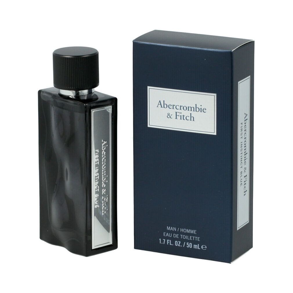 Dunkelblaue Flasche und Schachtel. Auf der Schachtel steht "Abercrombie & Fitch". Flasche mit schwarzem Deckel. Text: MAN / HOMME, Eau de Toilette.