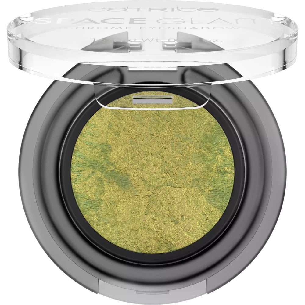 Runder Lidschattenbehälter mit grün-goldenem Lidschatten und geöffnetem Deckel. Aufschrift: Catrice, Space Glam, Chrome Eyeshadow.