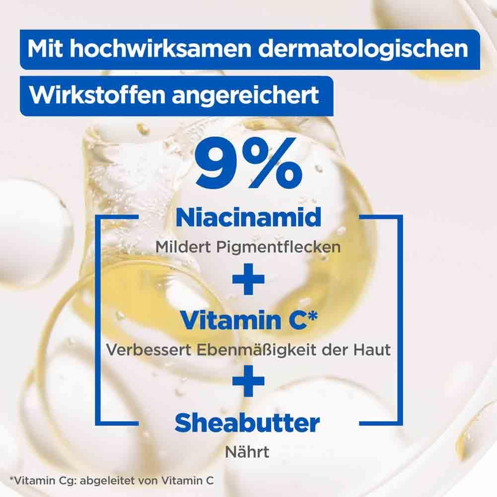 Nahaufnahme von Flüssigkeitstropfen. Text: 9% Niacinamid, Vitamin C, Sheabutter. Mildert Pigmentflecken, verbessert die Haut.