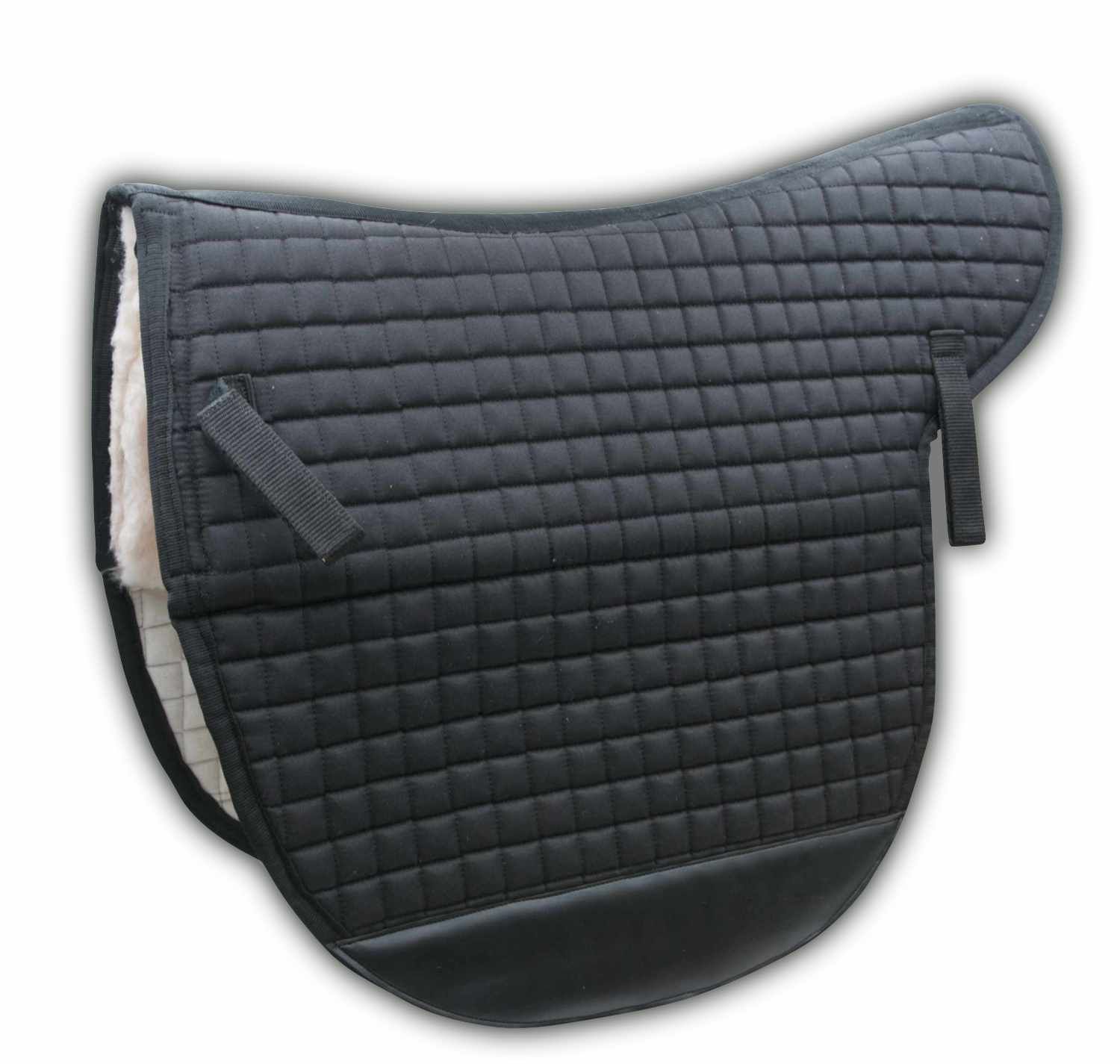 Schwarze Sattelunterlage mit quadratischem Muster und zwei Schlaufen. Innenfell beige.