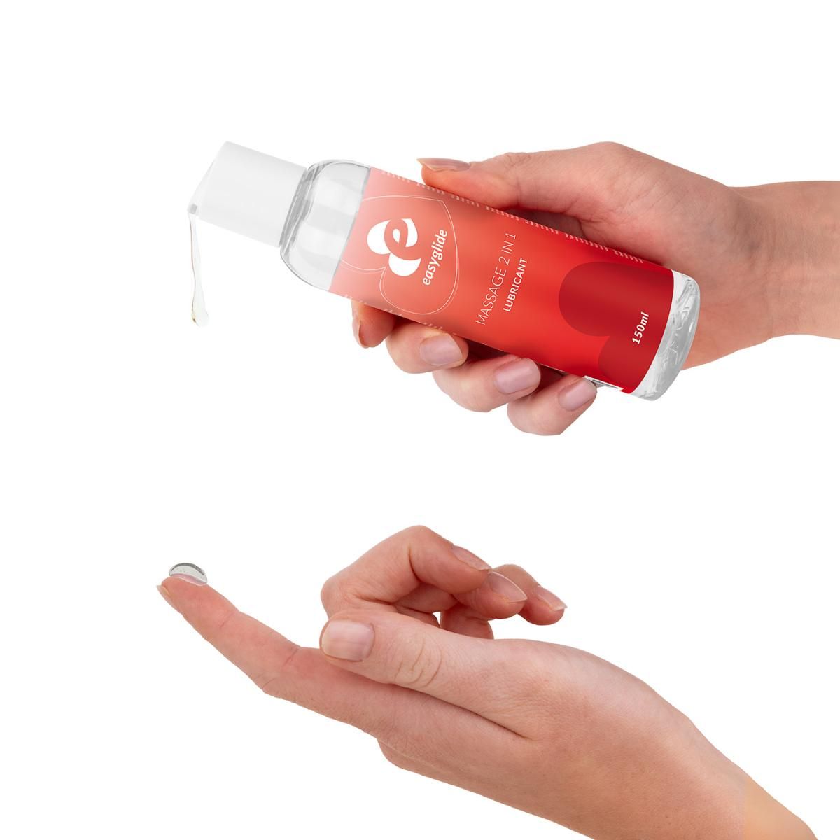 Hände mit Easyglide Massage 2in1 Gleitmittel, ein Tropfen auf dem Finger.