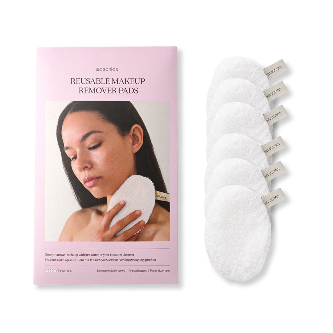 Rosa Verpackung mit Abschminkpads und einer Frau. Rechts liegen sechs weiße, ovale Pads mit Etikett.
