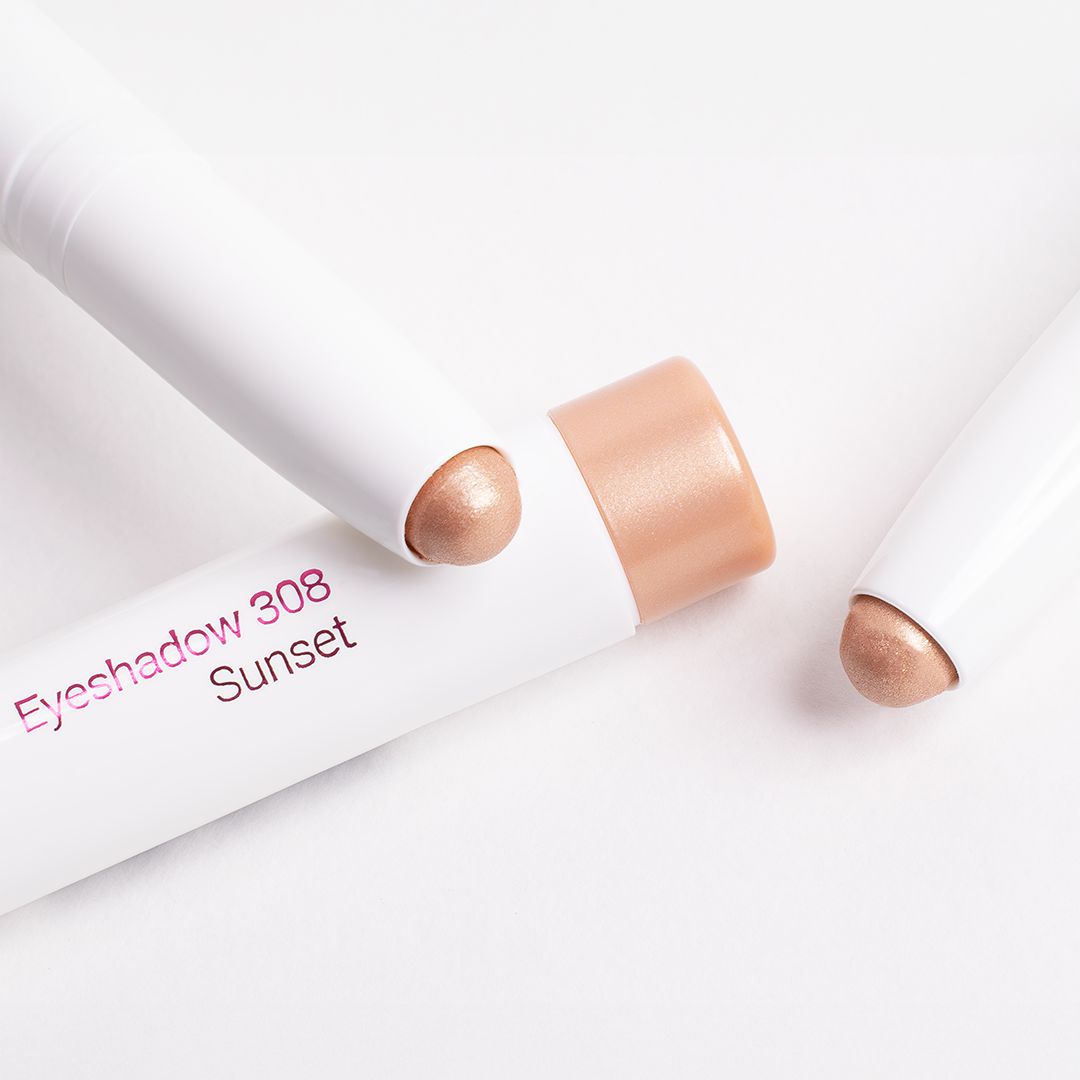 Drei weiße Stift-Lidschatten. Aufschrift: "Eyeshadow 308 Sunset". Die Spitzen sind in einem hellen Farbton gehalten.