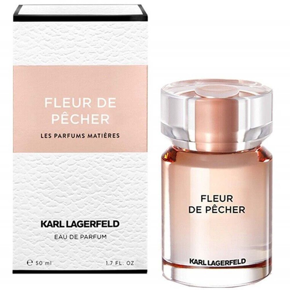Fleur de Pêcher Eau de Parfum Flakon und Verpackung. Weiß-rosa Design mit Schriftzug. Karl Lagerfeld Logo.