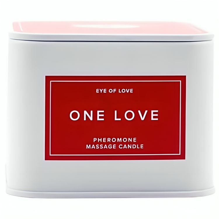 Geschlossene, weisse, quadratische Dose mit rotem Deckel. Auf der Dose steht "Eye of Love - One Love - Pheromone Massage Candle".