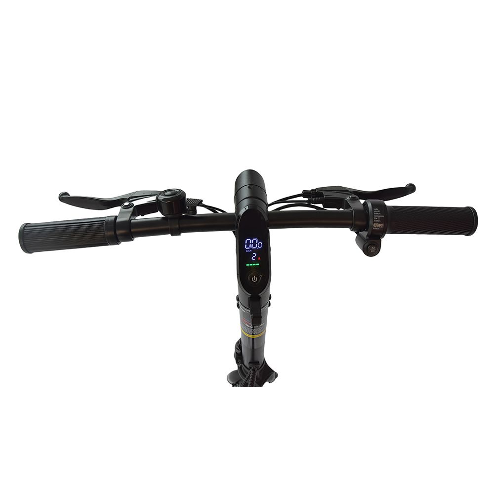 Lenker eines schwarzen Elektrofahrrads mit Display, Bremshebeln und Griffen. Draufsicht, auf weißem Hintergrund.