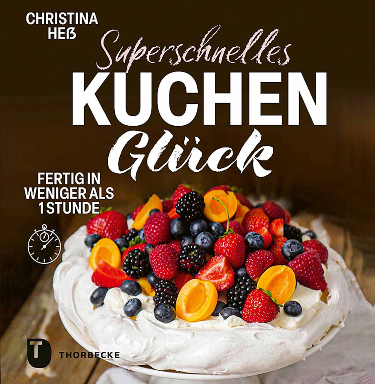 Buchcover mit Kuchen. Titel: Superschnelles Kuchenglück. Autorin: Christina Heß. Verlag: Thorbecke. Kuchen mit Beeren.
