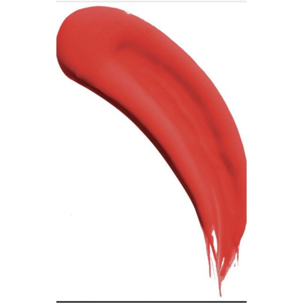 Roter Lipgloss-Swirl auf weißem Hintergrund. Farbverlauf von dick zu dünn.
