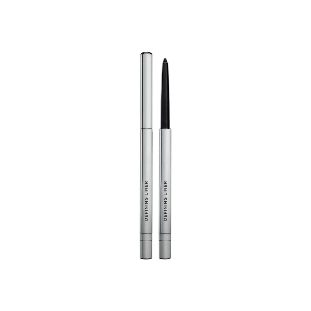 Eyeliner-Stift, silberfarben. Der Eyeliner-Stift ist ausgefahren und die Spitze ist sichtbar. Der Stift hat den Produktnamen.