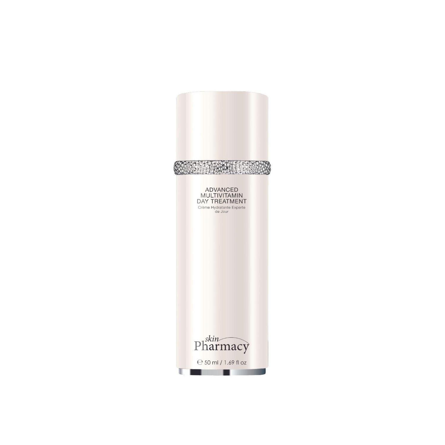 Eine weiße Flasche mit silbernem Ring und Text. Aufschrift: skinPharmacy, Advanced Multivitamin Day Treatment. 50 ml.