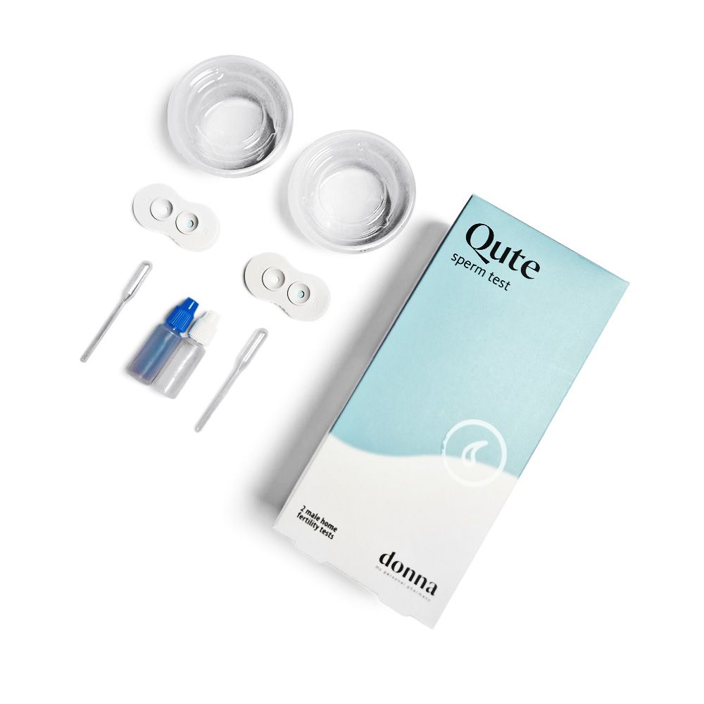 Qute Sperm Test-Kit mit Zubehör. Enthält Testbehälter, Pipetten, Fläschchen und Testkassetten. Verpackung mit Aufschrift "2 Tests" und "Donna".