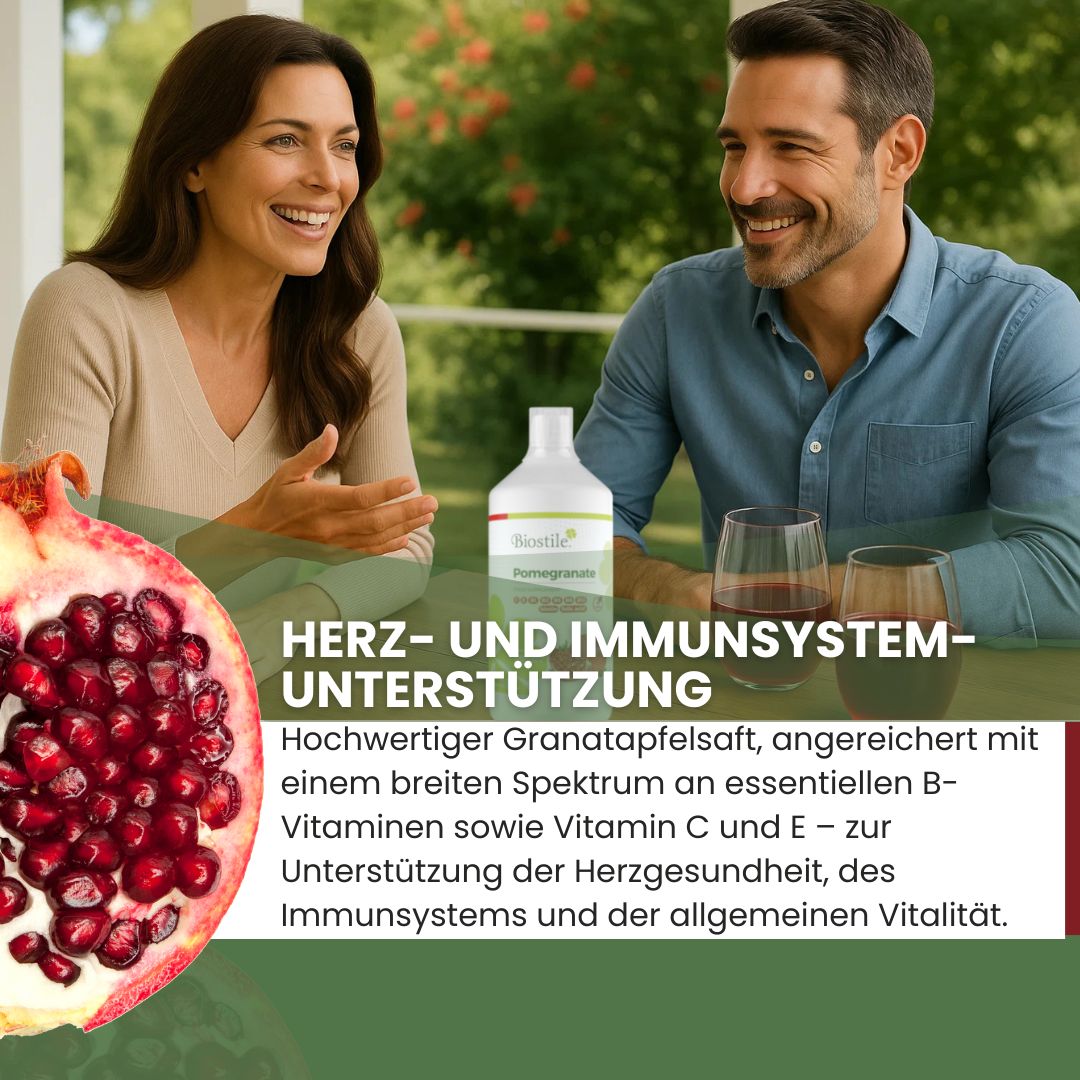 Paar genießt Biostile Granatapfelsaft mit Granatapfel und Gläsern.