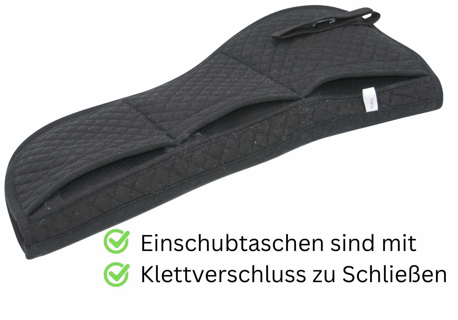 Schwarzes Sattelpad mit Einschubtaschen. Text: Einschubtaschen sind mit Klettverschluss zu schließen.