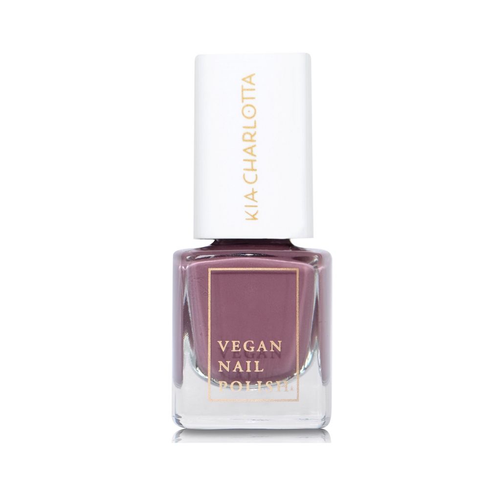 Nagellackflasche mit weißem Deckel. Auf dem Deckel steht "KIA CHARLOTTA". Auf dem Etikett steht "VEGAN NAIL POLISH".
