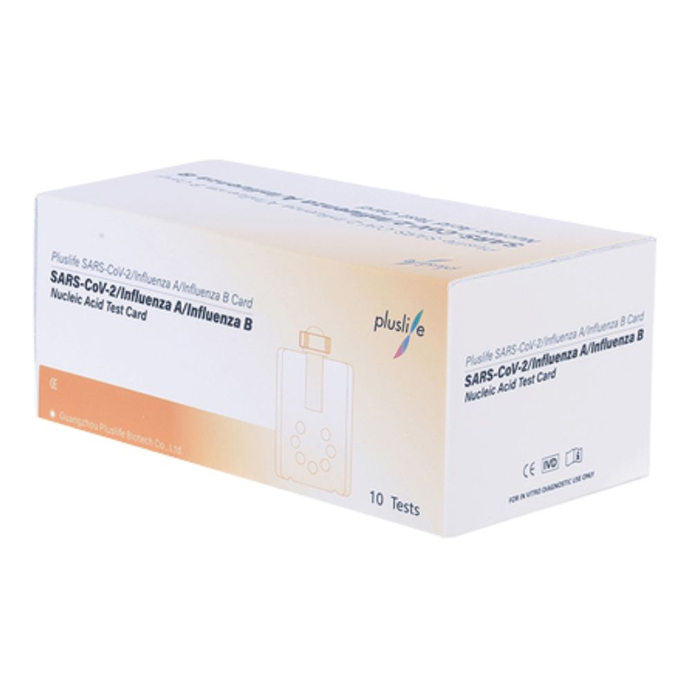 Weißer Karton mit Aufdrucken. Enthält Pluslife SARS-CoV-2/Influenza A/Influenza B Testkits. Aufschrift: 10 Tests. CE-Kennzeichnung.