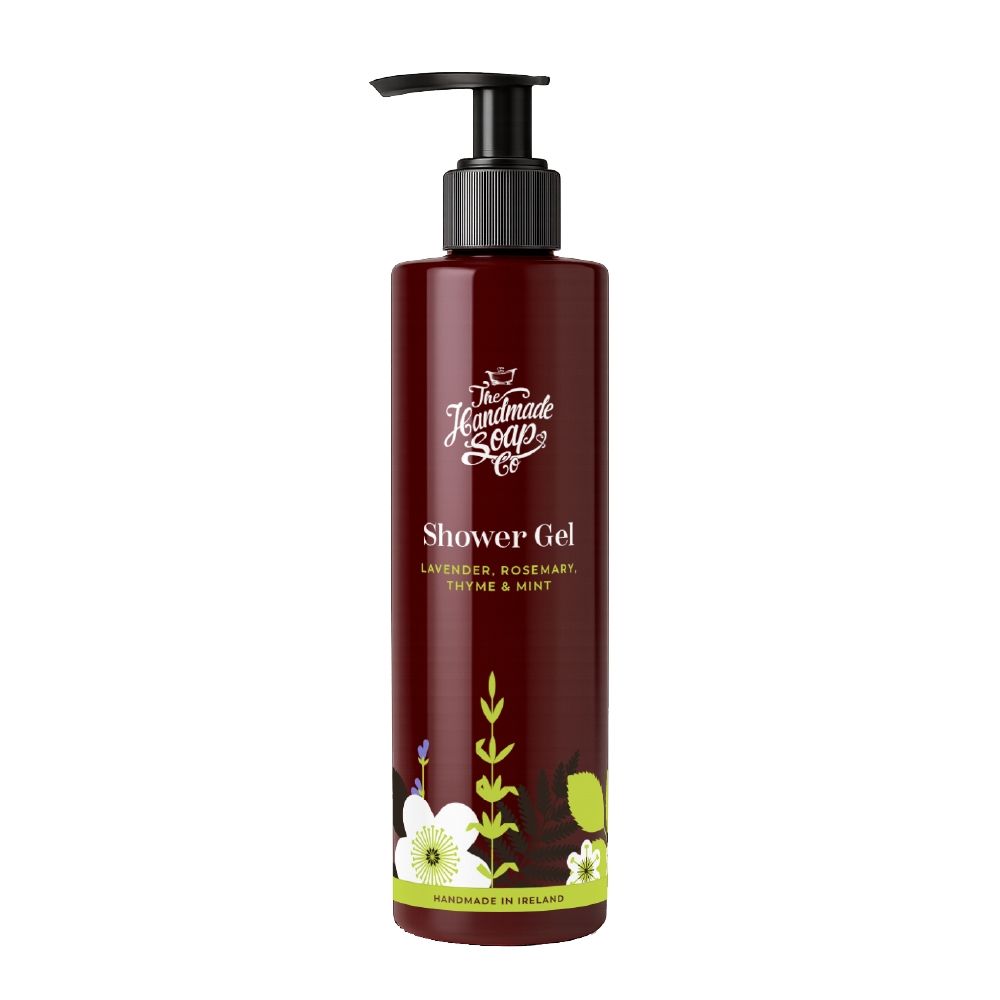 Duschgel-Flasche mit Spender. Dunkelrote Flasche mit weißer Schrift und floralem Design. "Shower Gel" und "The Handmade Soap Co." sichtbar.