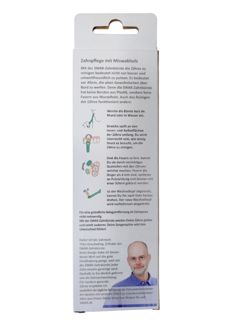 Rückseite der Produktverpackung mit Text und Illustrationen. Enthält Informationen zur Zahnpflege mit Miswakholz.