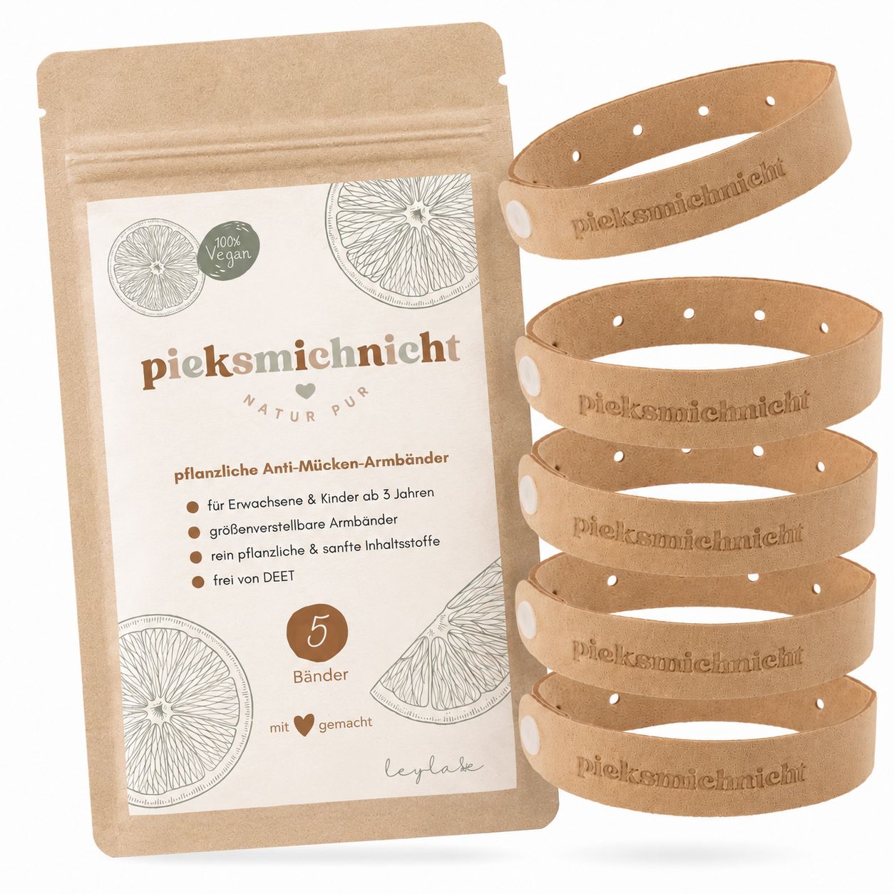 Verpackung mit 5 Armbändern. Beiges Papier, Schriftzug. Text: pflanzliche Anti-Mücken-Armbänder, für Erwachsene & Kids ab 3 Jahren, rein pflanzliche & sanfte Inhaltsstoffe, frei von DEET.