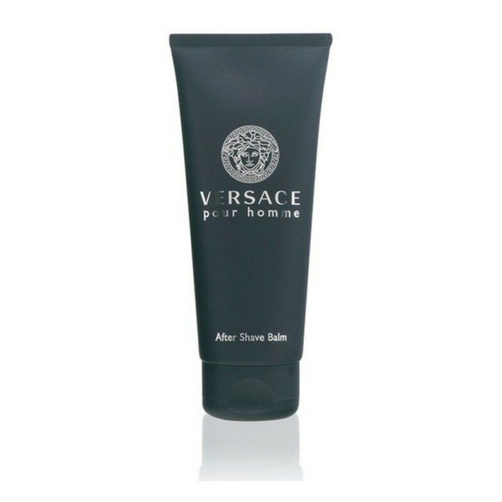 Dunkelblaue Tube. Aufschrift: VERSACE pour homme, After Shave Balm. Silbernes Logo und Schrift.