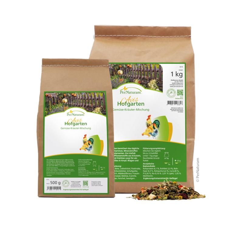 Zwei braune Papiertüten mit Etiketten. Aufschrift: Avis Hofgarten Gemüse-Kräuter-Mischung. Eine Tüte mit 500g, die andere mit 1kg.