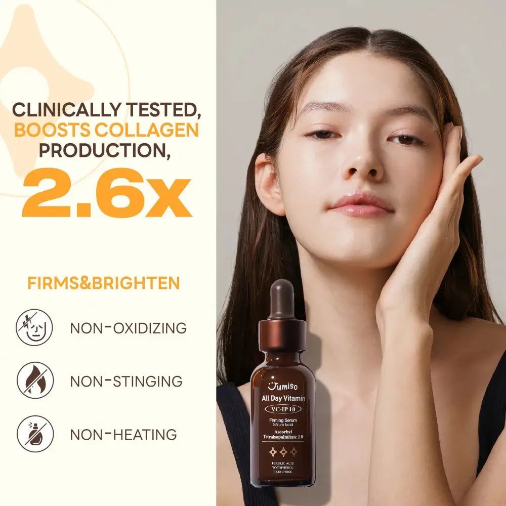 Frau mit JUMISO All Day Vitamin VC-IP 1.0 Firming Serum Flasche, mit Text über straffende Eigenschaften.
