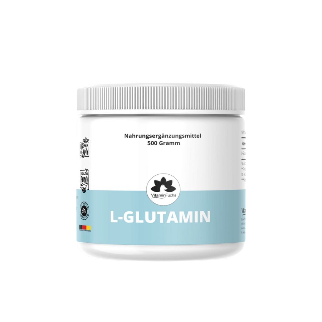 Weißer Supplement-Pulver-Behälter mit blauem Etikett. Text: L-Glutamin, 500 Gramm. Logos und Zertifizierungen.