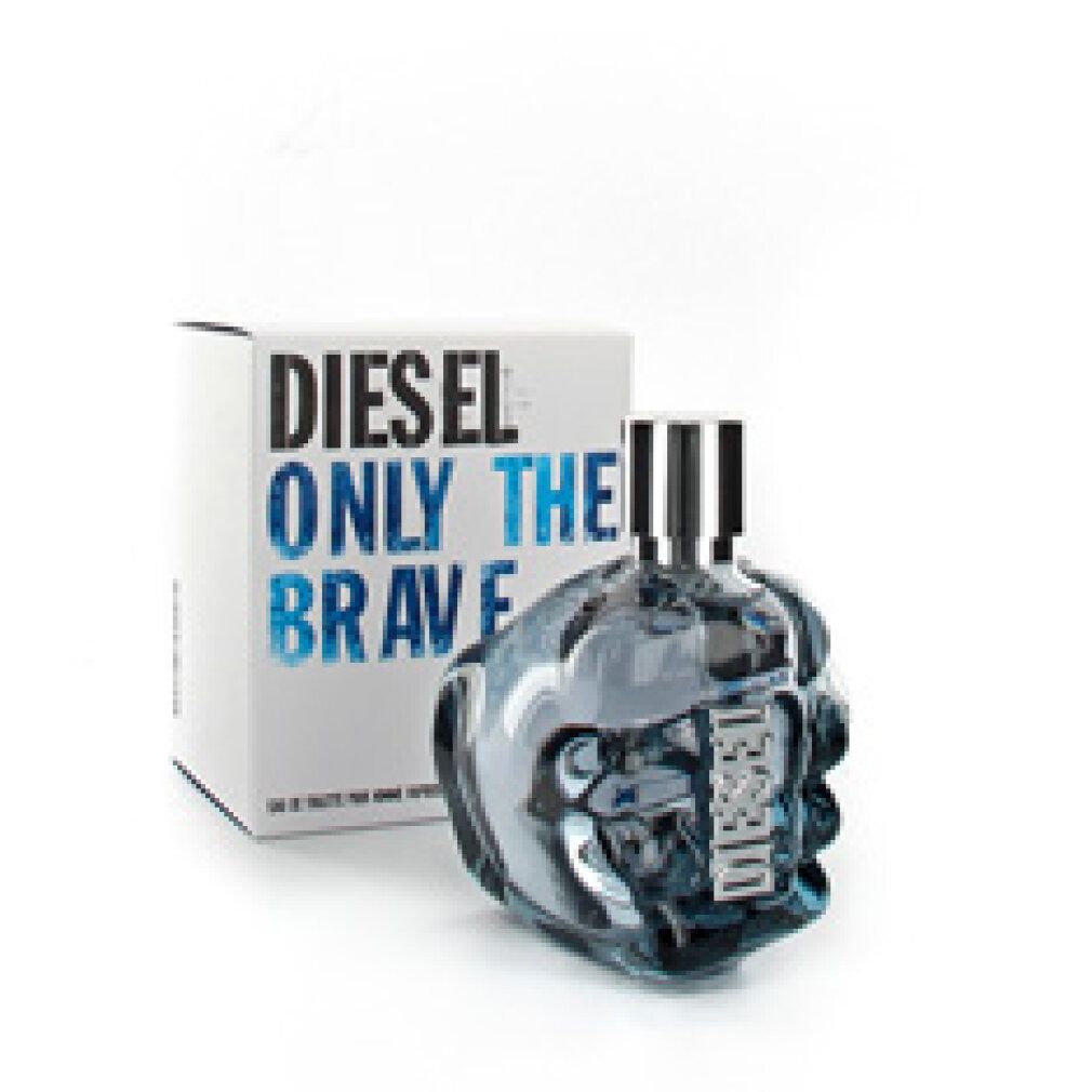 Parfümflakon in Faustform und Verpackung. Auf der Verpackung steht "DIESEL ONLY THE BRAVE".