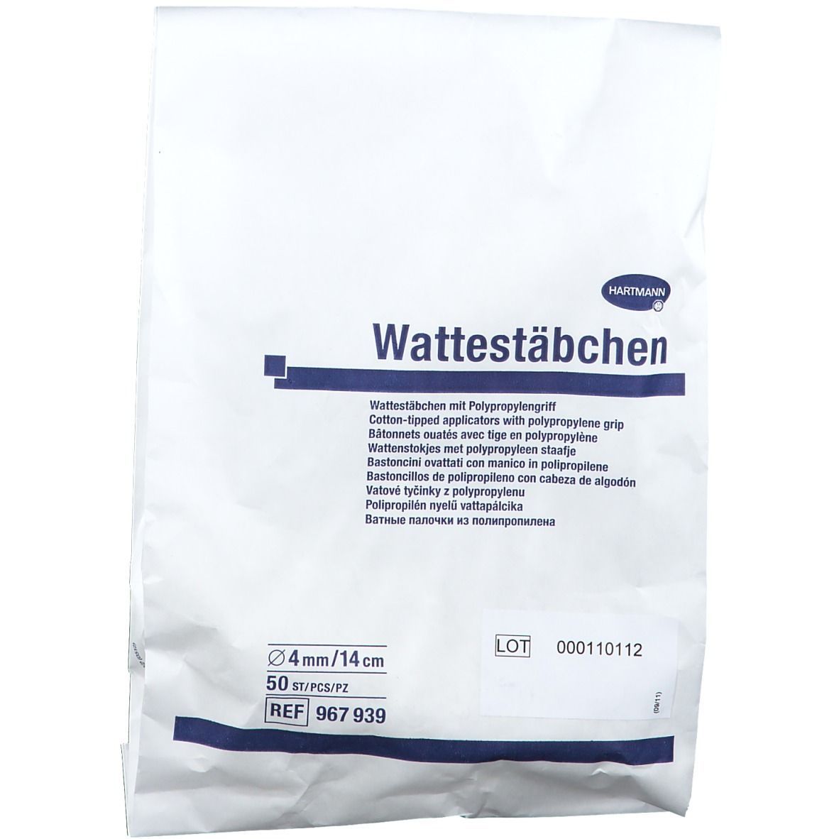 Weiße Verpackung mit blauer Schrift. Text: "Wattestäbchen". Durchmesser 4mm, Länge 14cm. 50 Stück. Herstellerlogo.