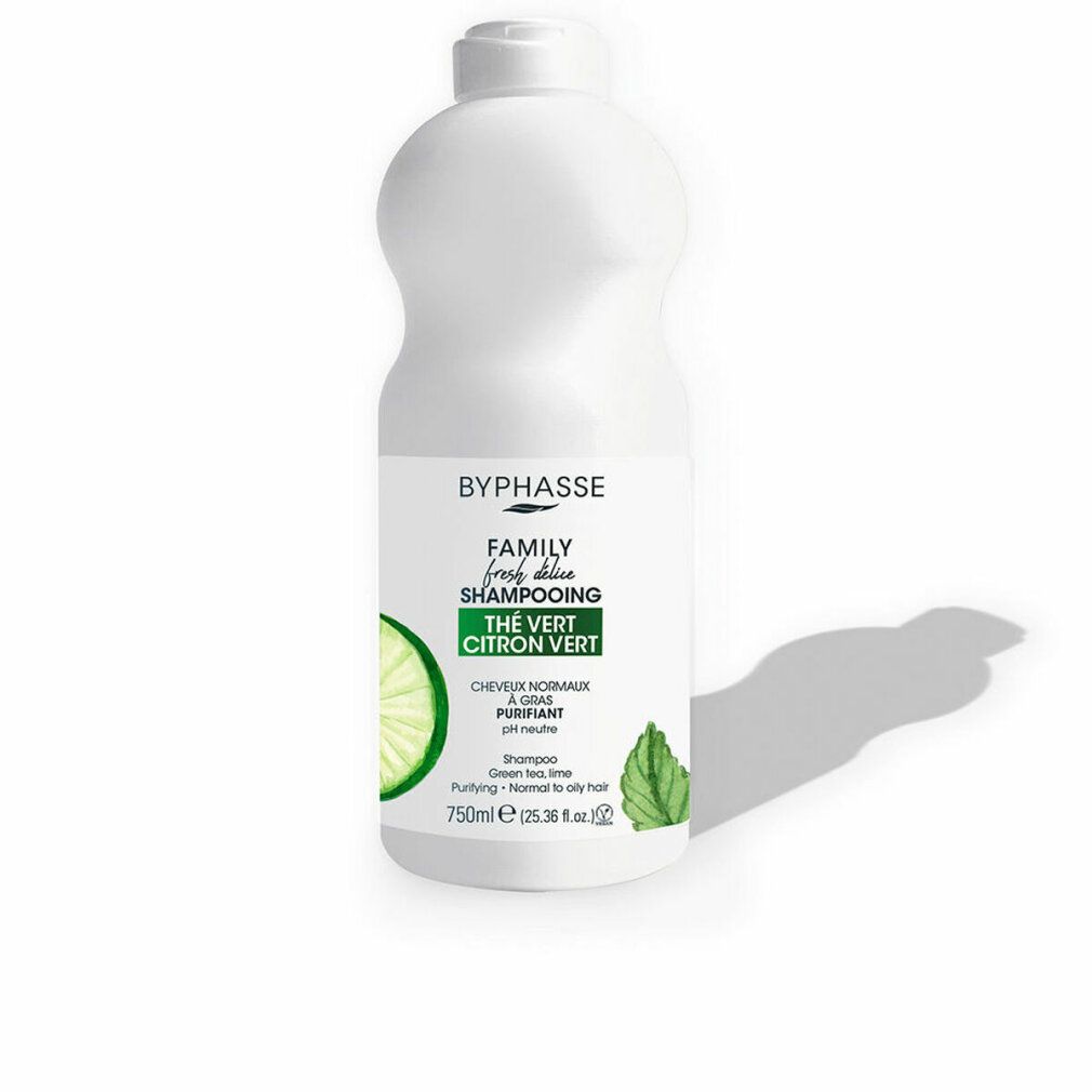 Weiße Shampoo-Flasche mit Etikett. Aufschrift: Byphasse, Family Fresh Delice, Thé Vert Citron Vert. 750ml.