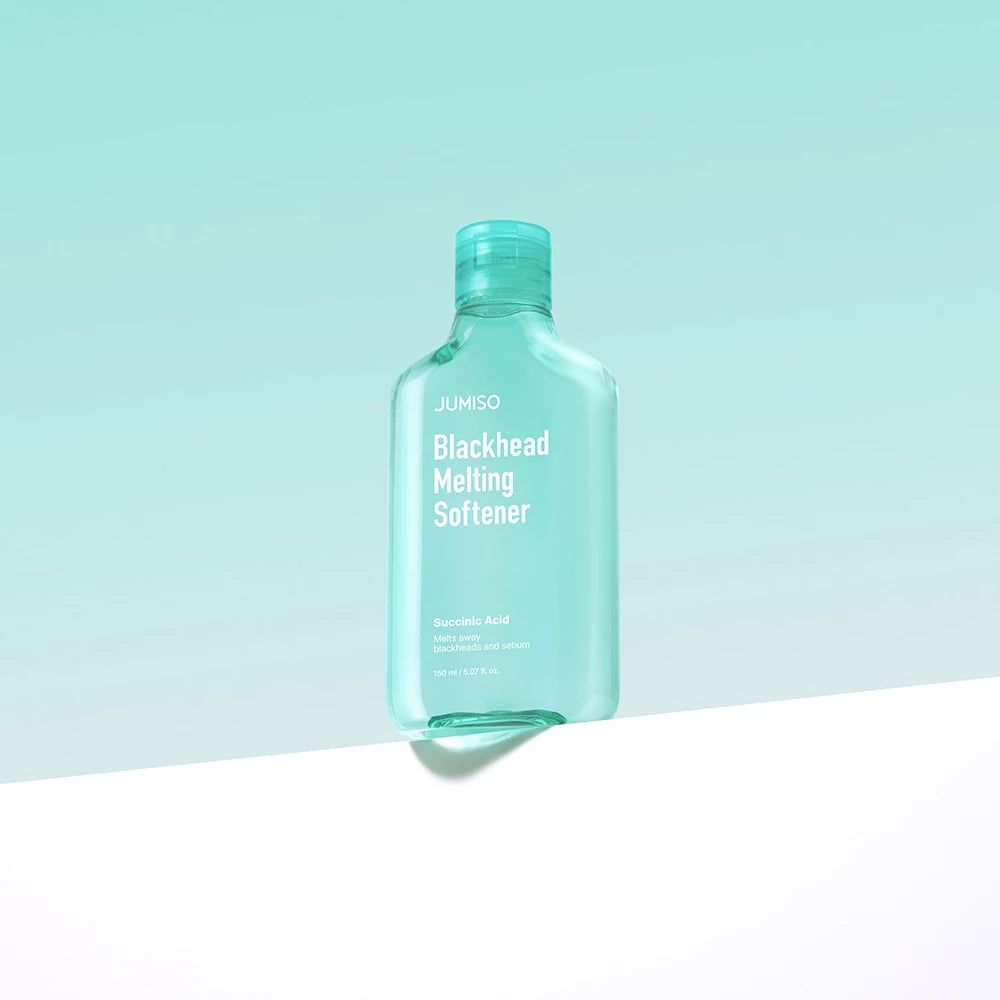 Türkisgrüne Flasche mit Produktname. Auf weißem Hintergrund.