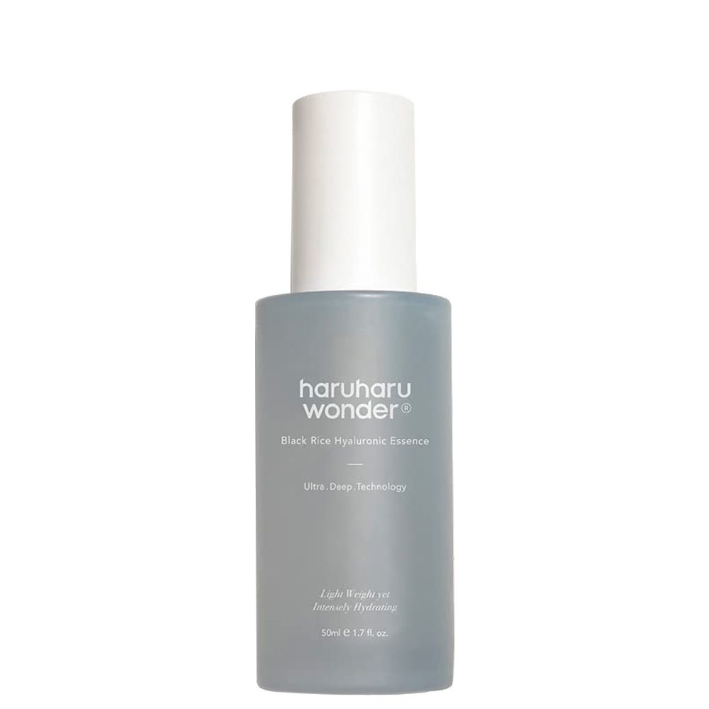 HaruHaru Wonder Black Rice Hyaluronic Essence in mattgrauer Flasche mit weißem Pumpspender.