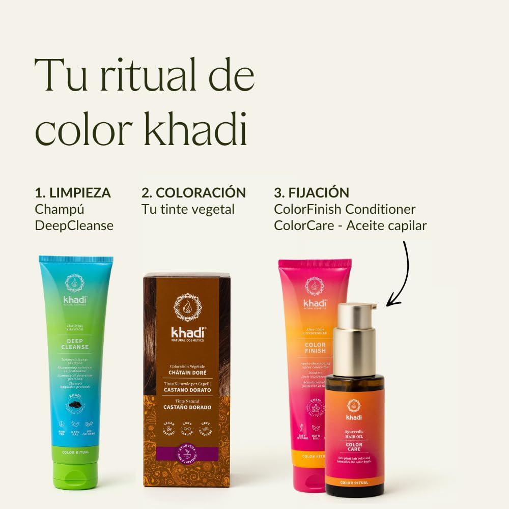 Drei Produkte: Shampoo, Pflanzenhaarfarbe, Conditioner/Öl. Marke: Khadi.