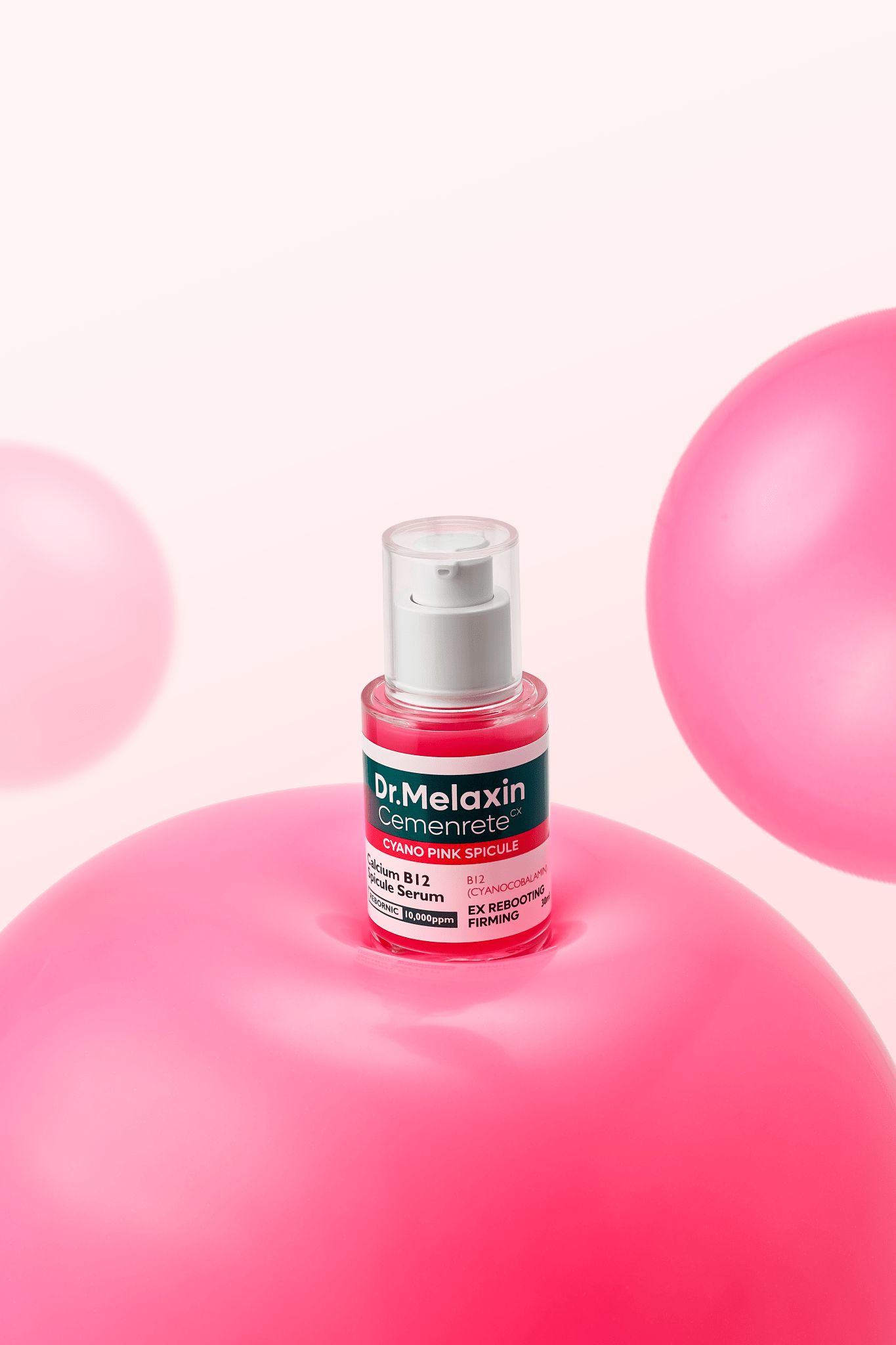 Rosa Serumflasche auf rosa Ballons. Aufschrift: Dr.Melaxin Cemenrete Cyano Pink Spicule Serum.
