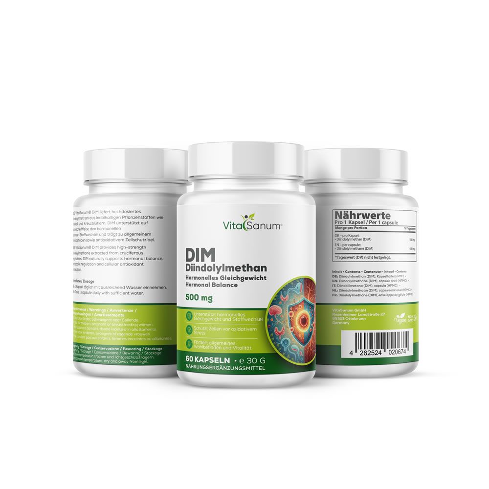 Drei VitaSanum®-DIM-Dosen. Weiße Gefäße mit grünen Etiketten. Text: DIM, Diindolylmethan, 500 mg, 60 Kapseln. Logo.