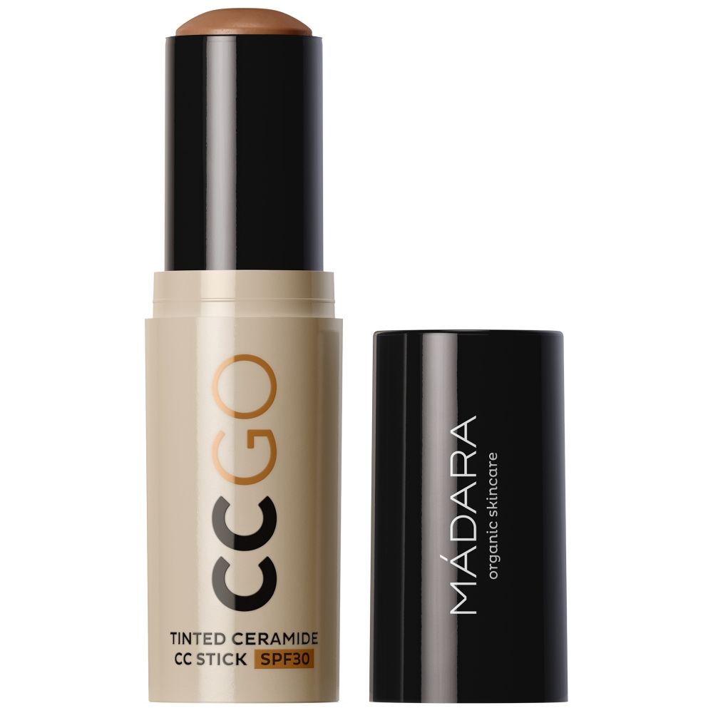 Beige CC-Stick mit brauner Spitze und schwarzem Deckel. Aufschrift: CC GO, Tinted Ceramide CC Stick SPF30. Deckel mit MÁDARA organic skincare.