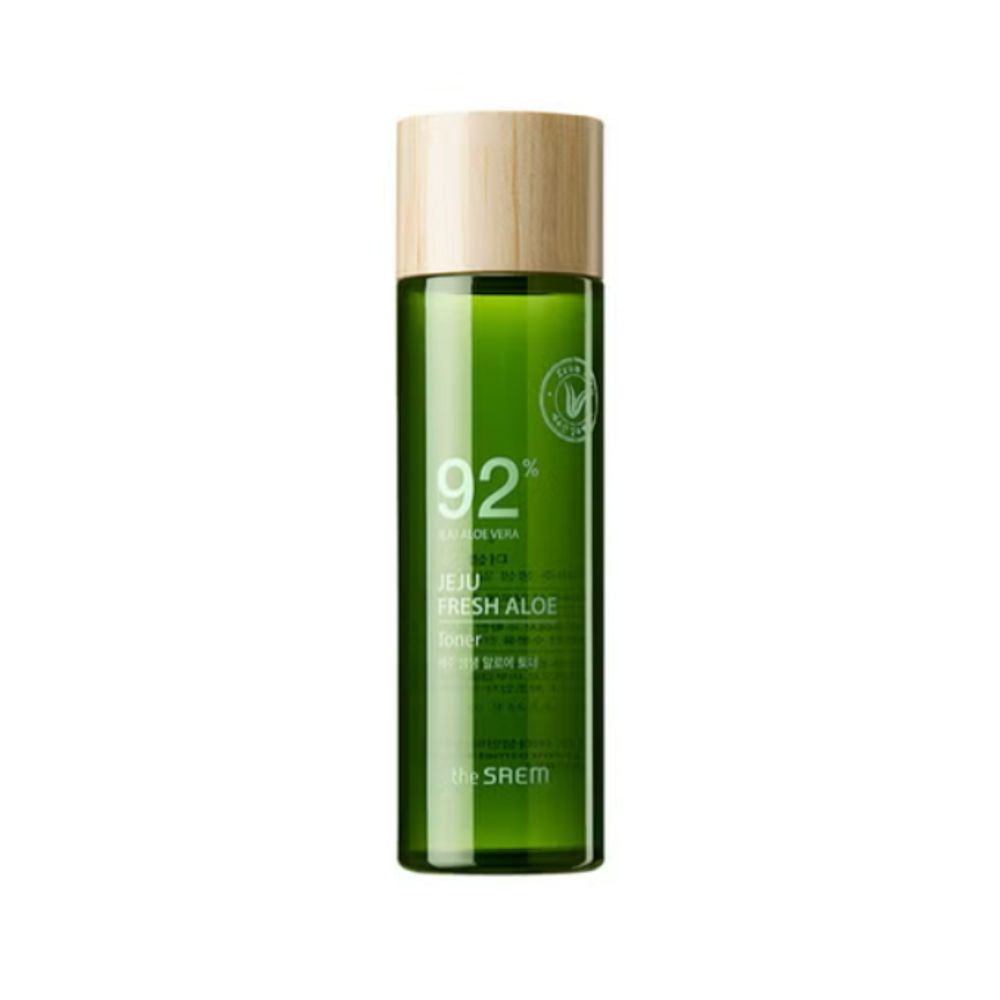 Grüne Flasche mit Holzdeckel. Aufschrift: 92% Aloe Vera, Jeju Fresh Aloe Toner. Logo: The Saem.