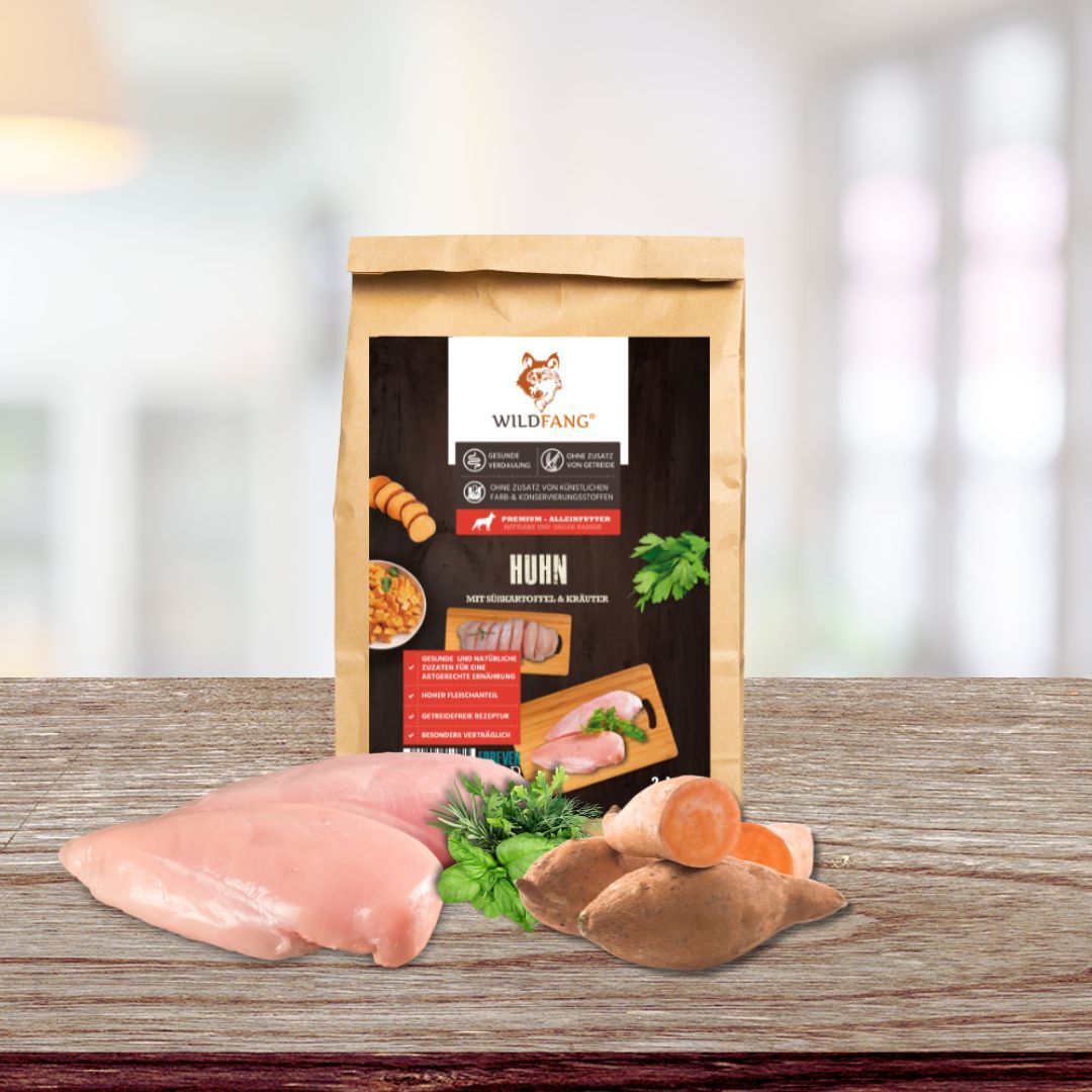 Hundefutter-Beutel mit Huhn & Kräuter, getreidefrei. Mit frischem Huhn, Süßkartoffeln und Kräutern.