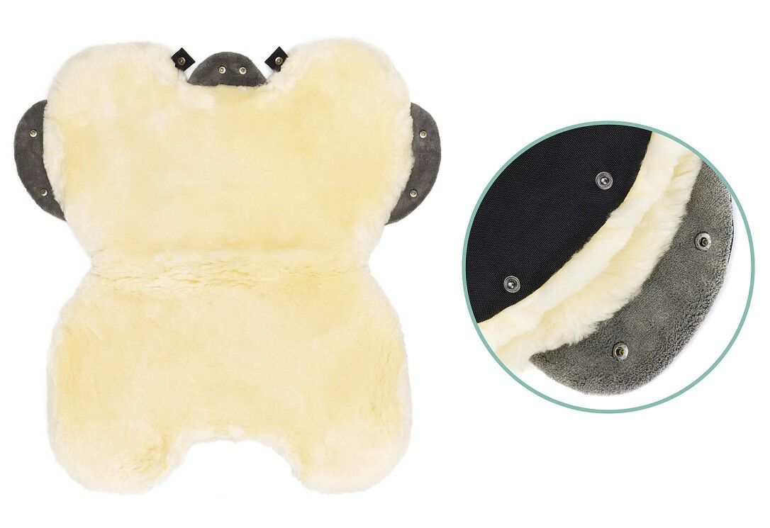 Handwärmer mit Lammfell. Beige Lammfell, schwarze Details. Nahaufnahme zeigt Materialdetails und Befestigungen.