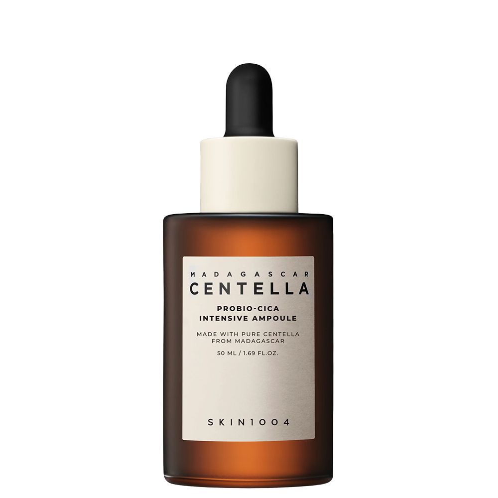 Braune Glasflasche mit Pipettenverschluss und Etikett: Madagascar Centella Probio-Cica Intensive Ampoule.